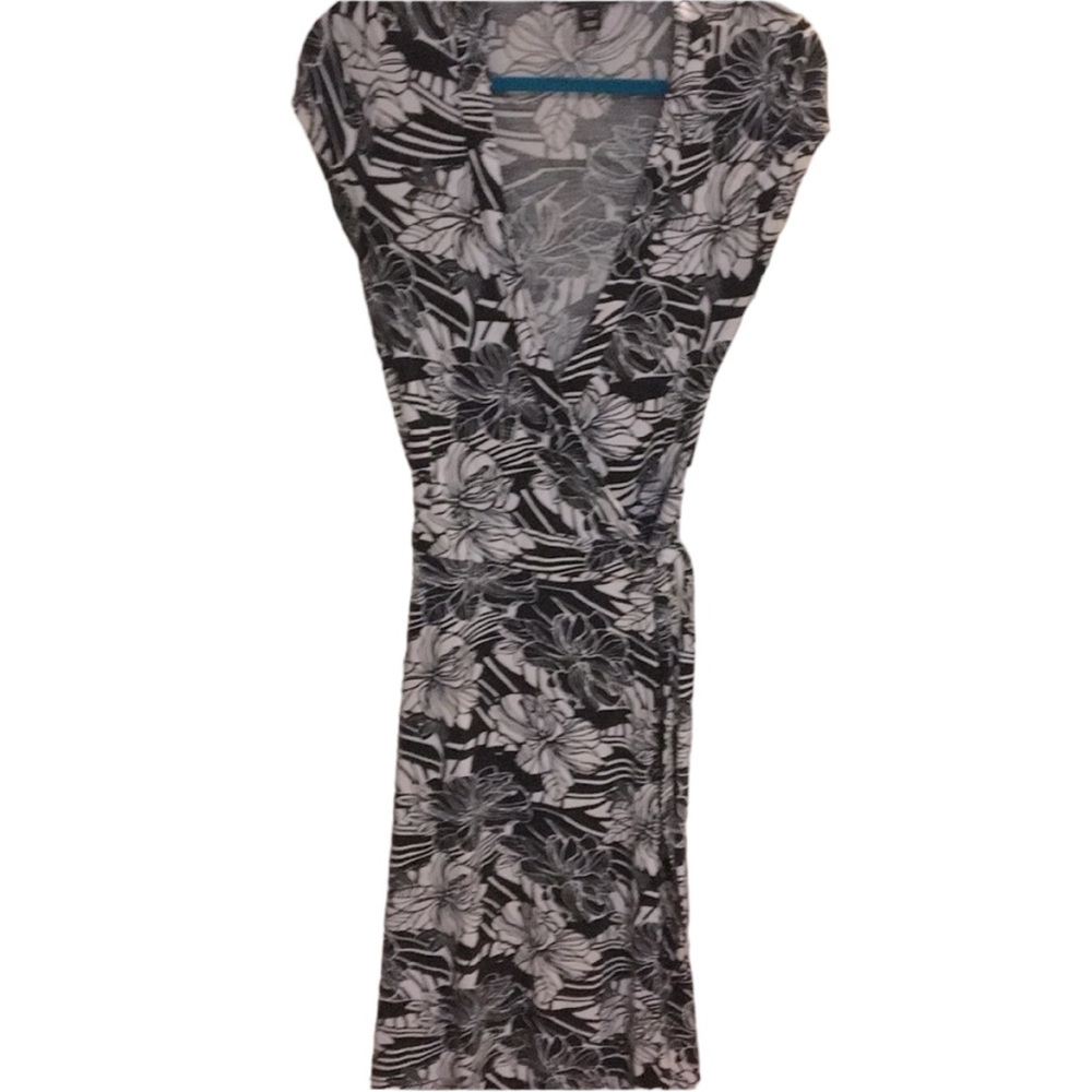 Black & white floral wrap dress
